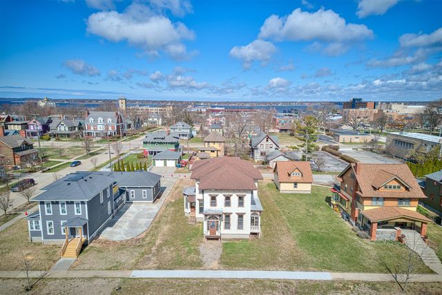 382 W Muskegon Avenue, Muskegon, MI 49440