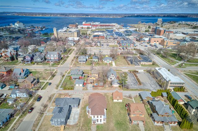 382 W Muskegon Avenue, Muskegon, MI 49440