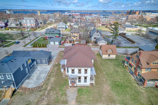 382 W Muskegon Avenue, Muskegon, MI 49440