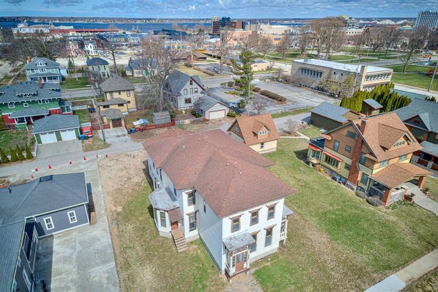 382 W Muskegon Avenue, Muskegon, MI 49440