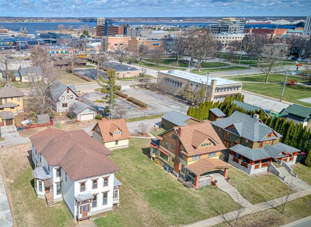 382 W Muskegon Avenue, Muskegon, MI 49440