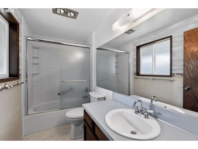 10017 Ne 6TH Cir, Vancouver, WA 98664