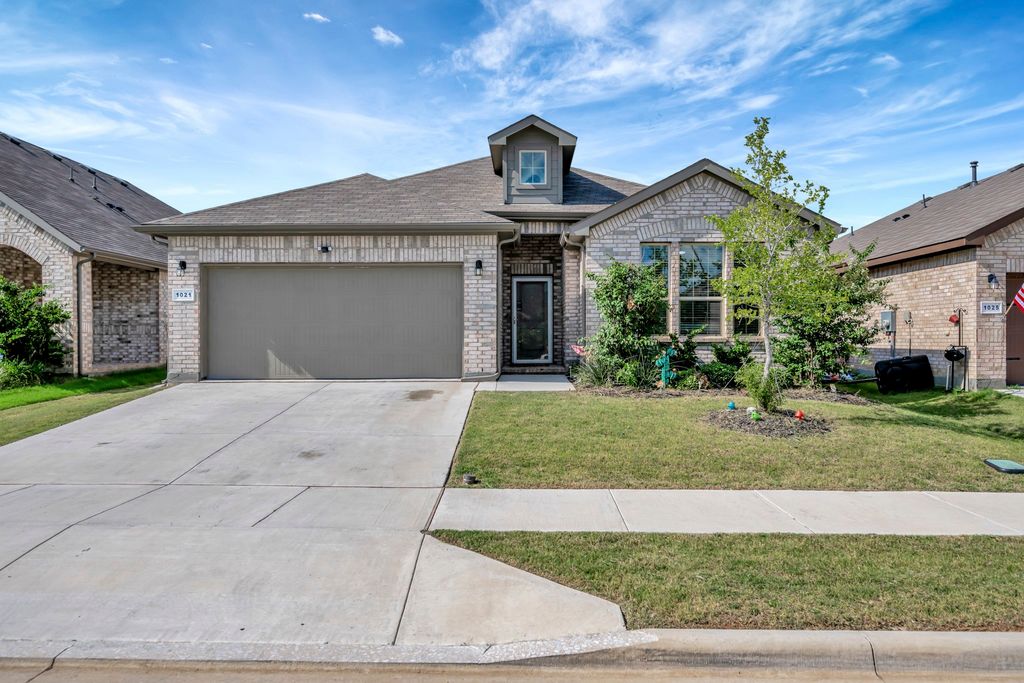 1021 Croxley Way, Fort Worth, TX 76247