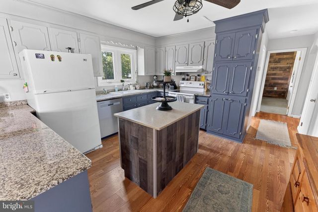 8816 WOOD CREEK PKWY, Delmar, MD 21875