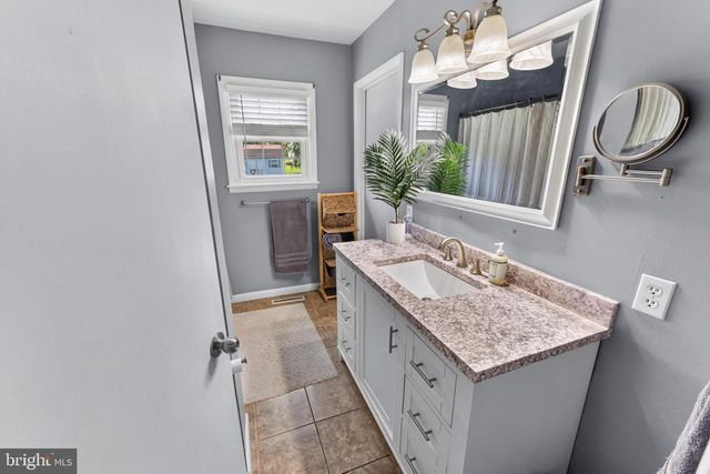 8816 WOOD CREEK PKWY, Delmar, MD 21875