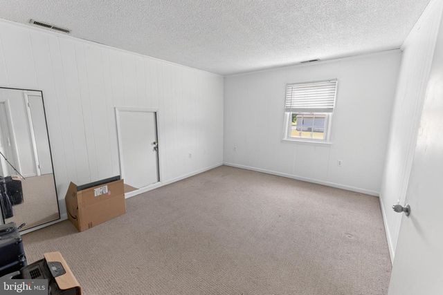 8816 WOOD CREEK PKWY, Delmar, MD 21875