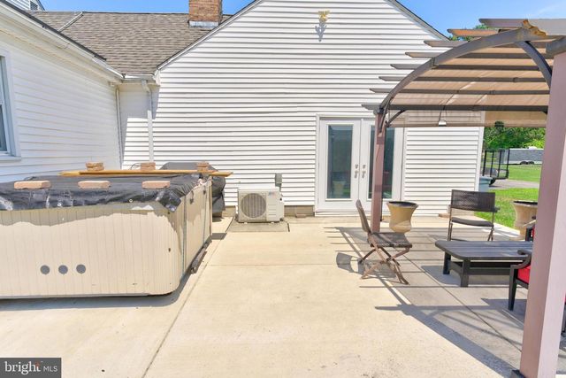 8816 WOOD CREEK PKWY, Delmar, MD 21875