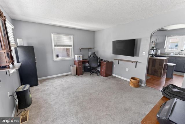 8816 WOOD CREEK PKWY, Delmar, MD 21875