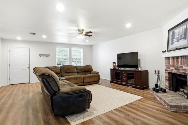 1701 Creek Bend Lane, Little Elm, TX 75068