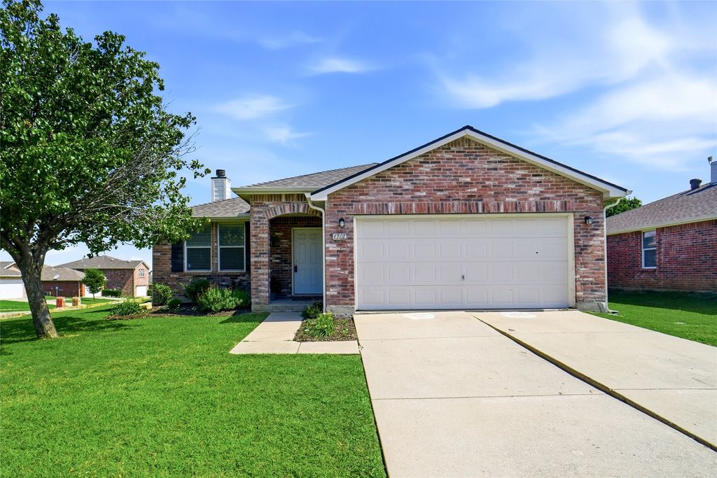 1701 Creek Bend Lane, Little Elm, TX 75068