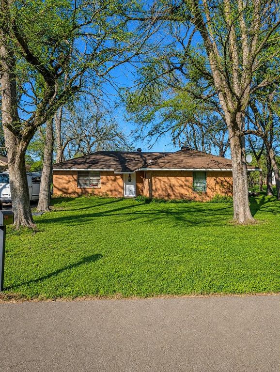 1700 W Republic Avenue, Baytown, TX 77520