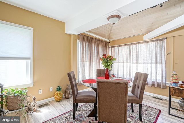 11 E HAINES AVE, Barrington, NJ 08007