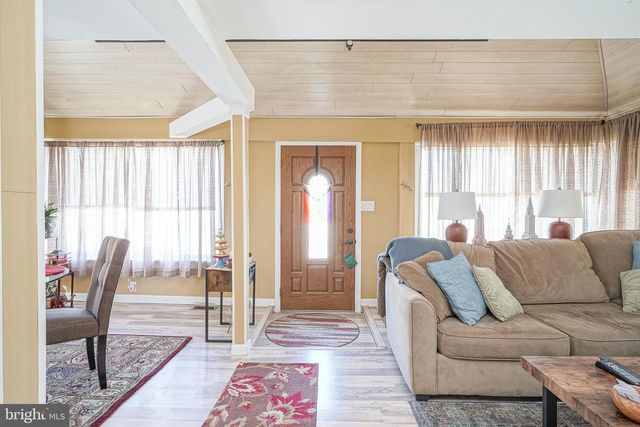 11 E HAINES AVE, Barrington, NJ 08007