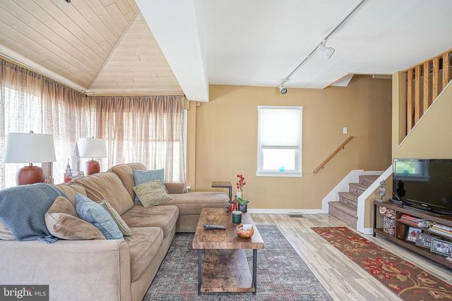 11 E HAINES AVE, Barrington, NJ 08007