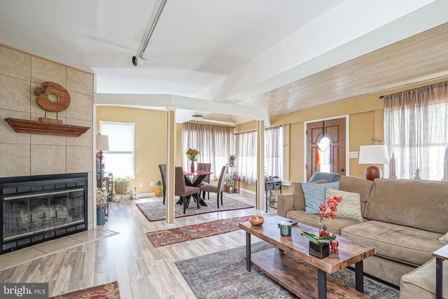 11 E HAINES AVE, Barrington, NJ 08007