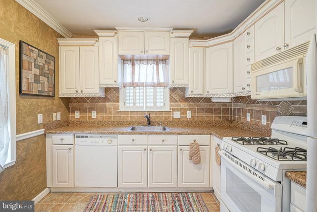 11 E HAINES AVE, Barrington, NJ 08007