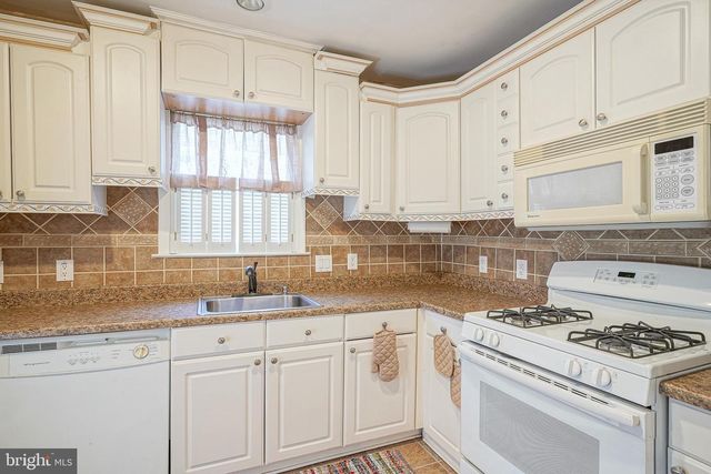 11 E HAINES AVE, Barrington, NJ 08007