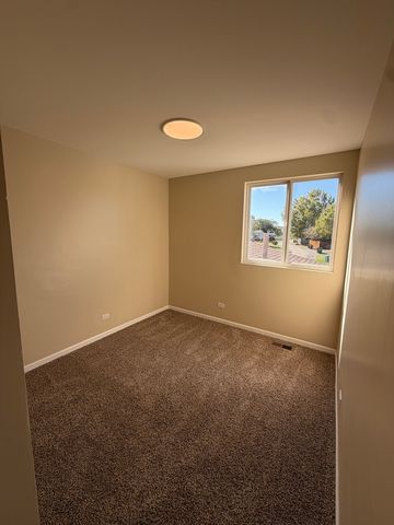 172 Presidential Boulevard 172, Oswego, IL 60543