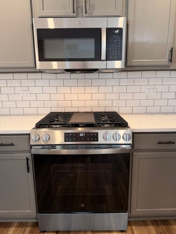 172 Presidential Boulevard 172, Oswego, IL 60543