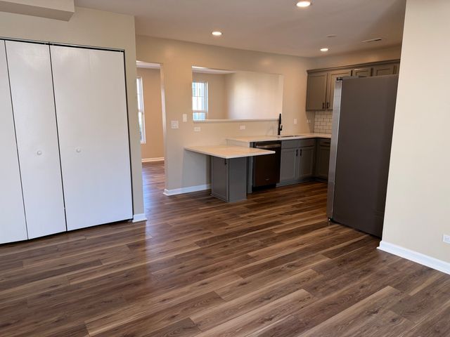 172 Presidential Boulevard 172, Oswego, IL 60543