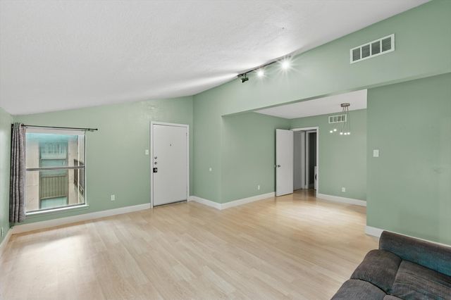 12824 Midway Road 2136, Dallas, TX 75244