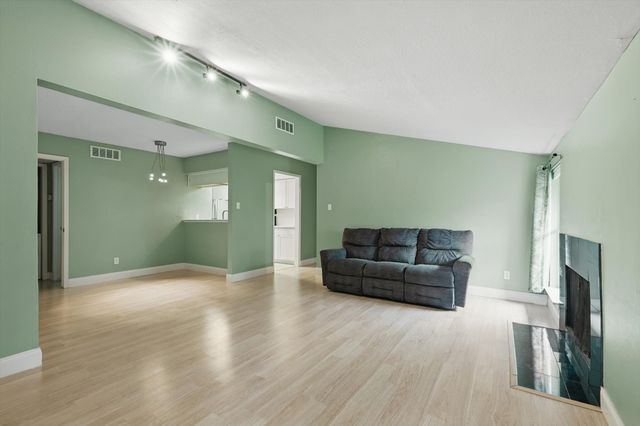 12824 Midway Road 2136, Dallas, TX 75244
