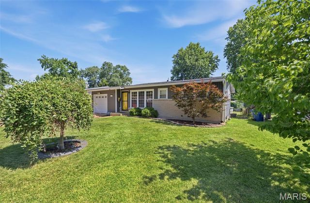 1045 Florland Drive, Florissant, MO 63031