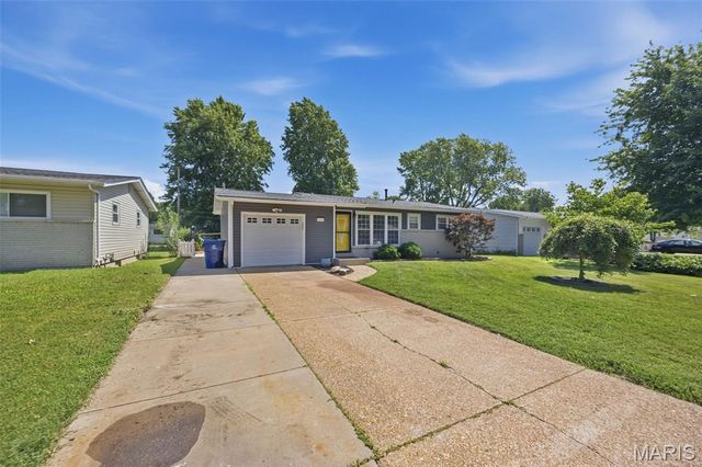 1045 Florland Drive, Florissant, MO 63031