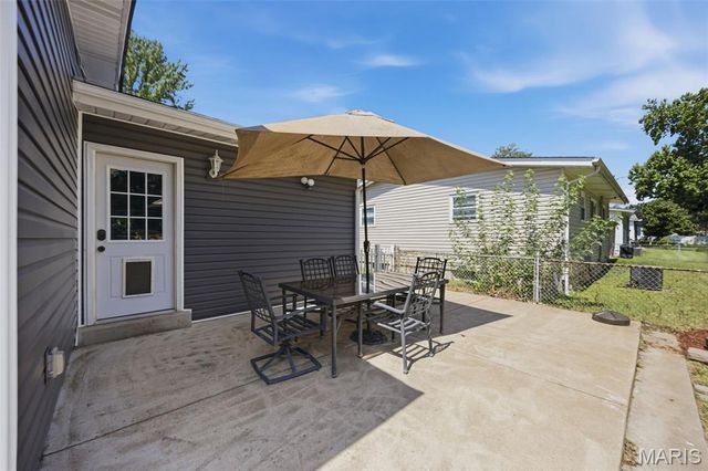 1045 Florland Drive, Florissant, MO 63031