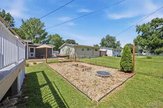1045 Florland Drive, Florissant, MO 63031