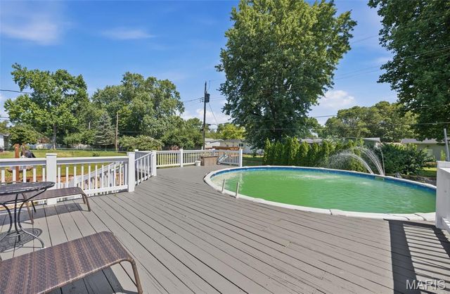 1045 Florland Drive, Florissant, MO 63031