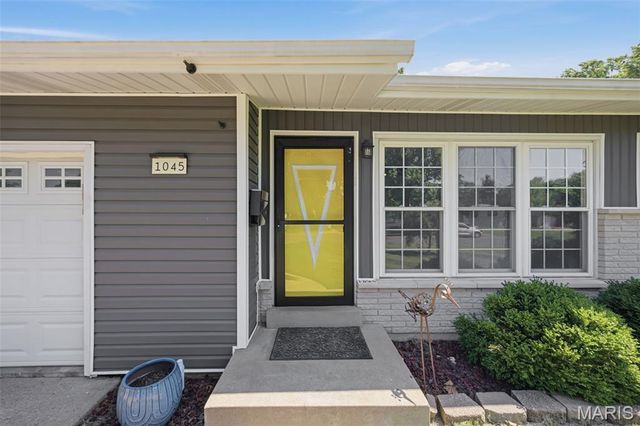 1045 Florland Drive, Florissant, MO 63031