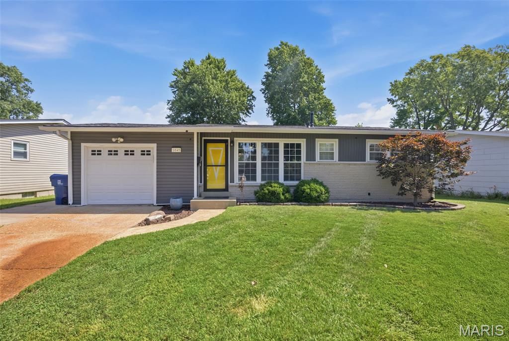 1045 Florland Drive, Florissant, MO 63031