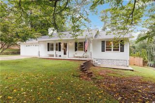 6428 Paradise Point Road, Flowery Branch, GA 30542