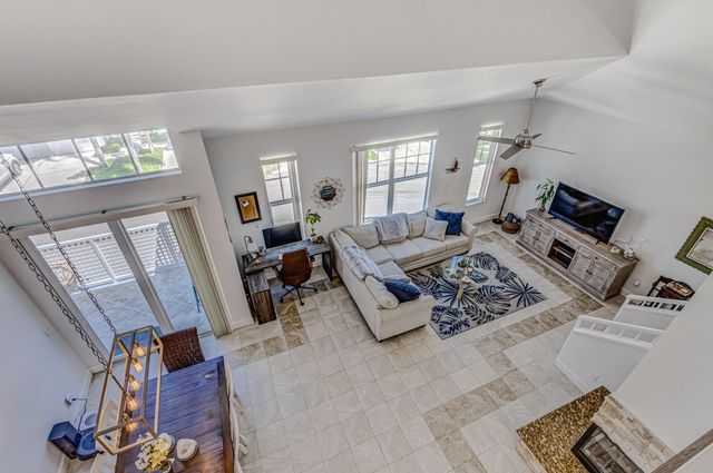 1701 Mizzenmast Way, Jupiter, FL 33477