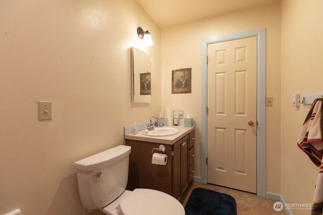 999 Night Hawk Lane, Clallam Bay, WA 98326