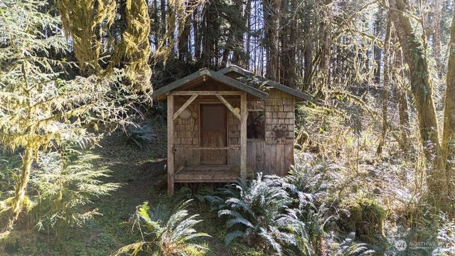 999 Night Hawk Lane, Clallam Bay, WA 98326