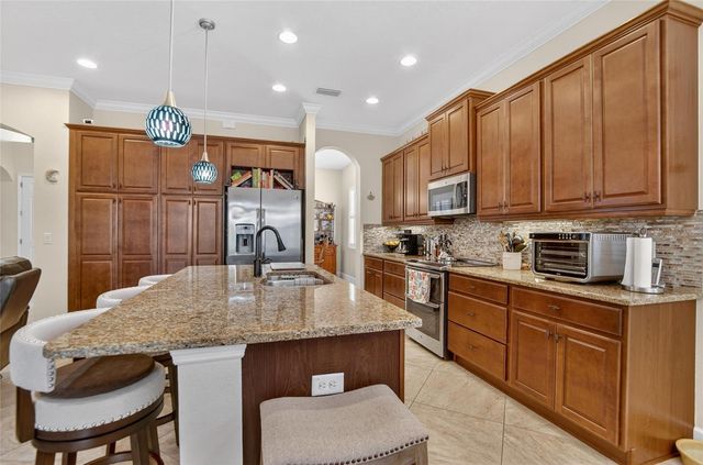1525 EMERALD DUNES DRIVE, Sun City Center, FL 33573