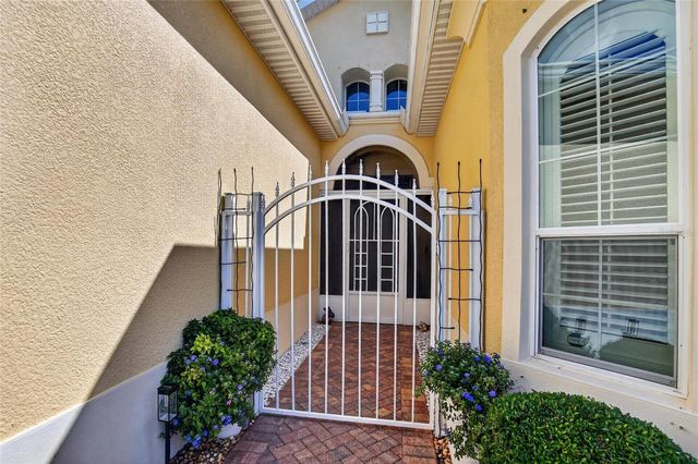 1525 EMERALD DUNES DRIVE, Sun City Center, FL 33573