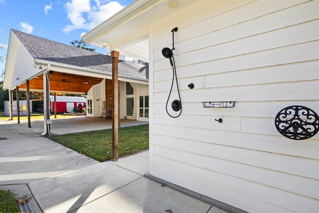 16830 Eagle Dr, Gladewater, TX 75647