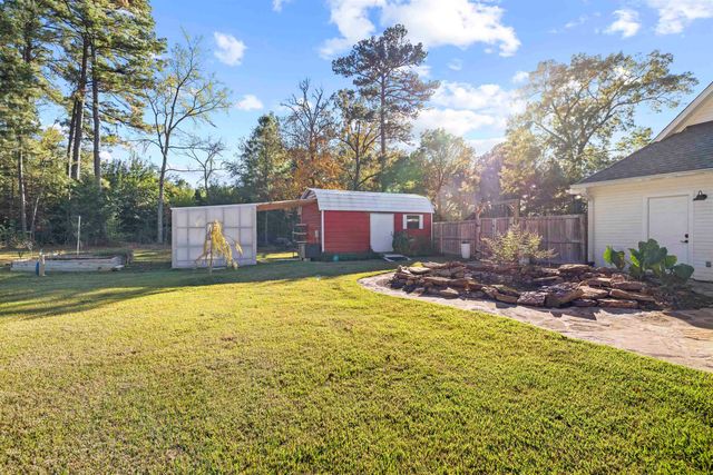 16830 Eagle Dr, Gladewater, TX 75647