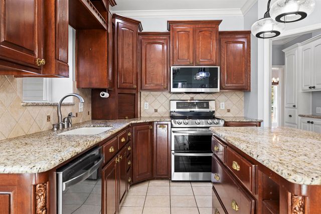 16830 Eagle Dr, Gladewater, TX 75647