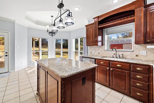 16830 Eagle Dr, Gladewater, TX 75647