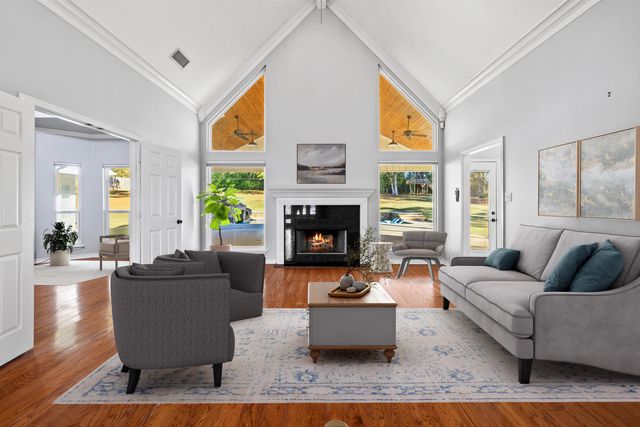 16830 Eagle Dr, Gladewater, TX 75647