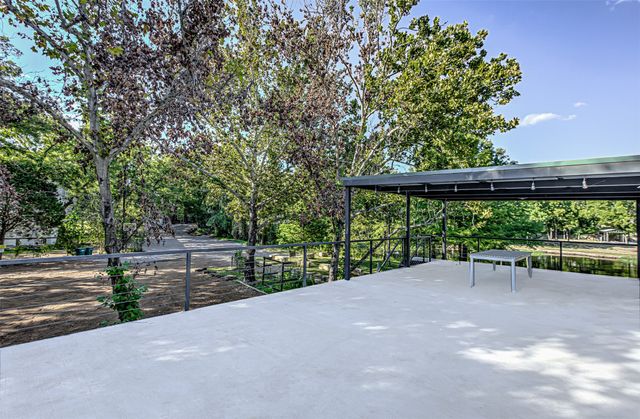 1336 S Lakeside Drive, Burnet, TX 78611