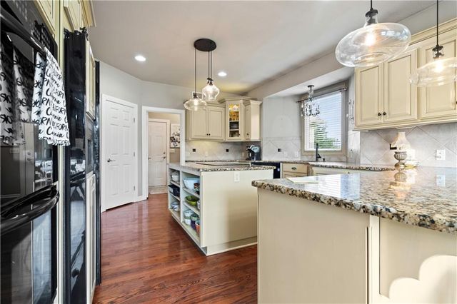 28919 Hackberry Circle, Paola, KS 66071