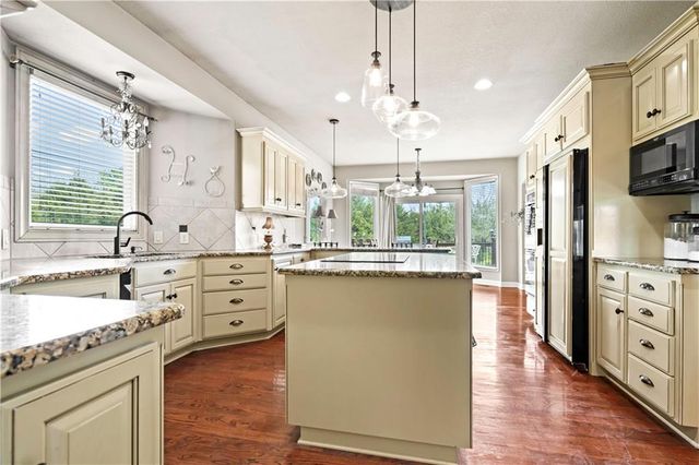 28919 Hackberry Circle, Paola, KS 66071