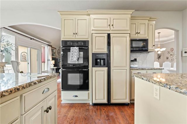 28919 Hackberry Circle, Paola, KS 66071