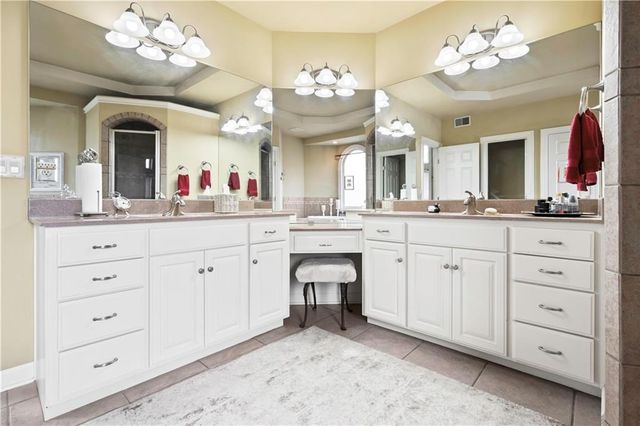 28919 Hackberry Circle, Paola, KS 66071