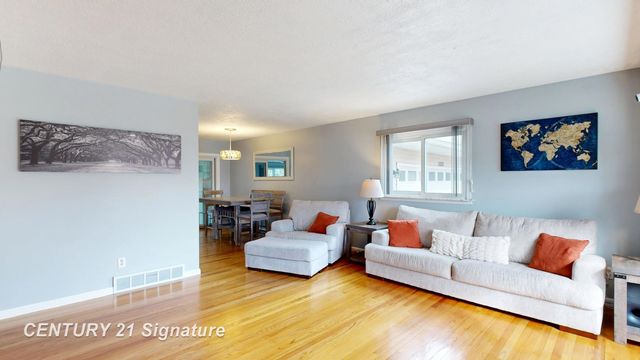 2201 N Berkshire Drive, Saginaw, MI 48603